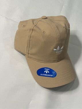 adidas Trefoil Cap in Beige